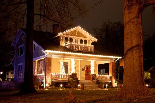 Keeping Christmas Light Installation Cost Affordable | Creative ...